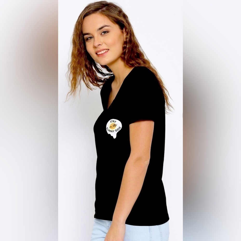 FOREVER 21 Womens Black Solid V-Neck Graphic T-shirt with pocket Small Cotton